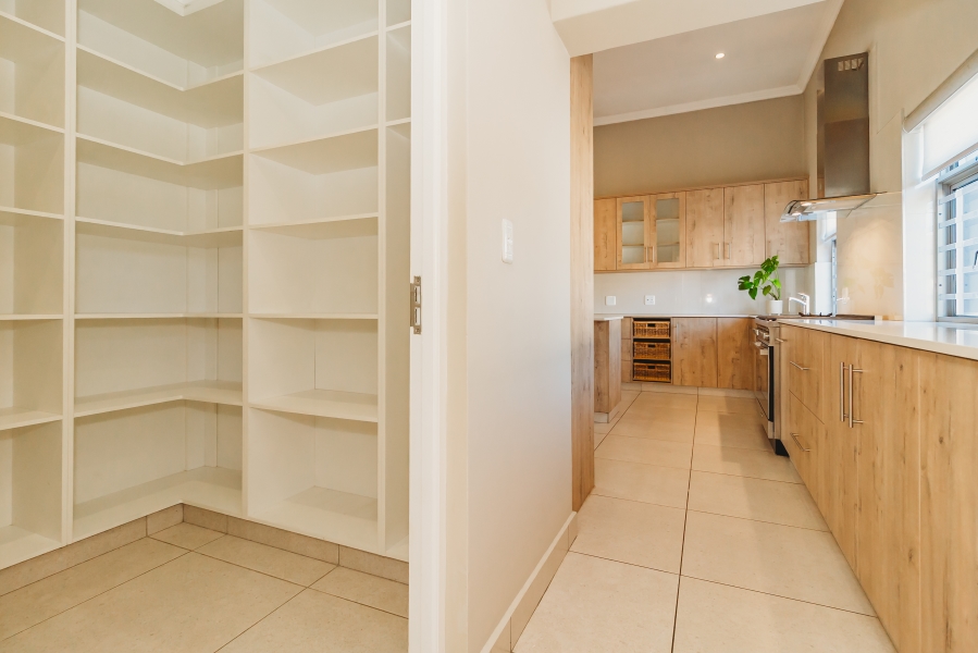 4 Bedroom Property for Sale in Kraaibosch Manor Western Cape